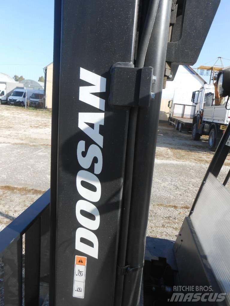 Doosan D50 SC-09 柴油卡車