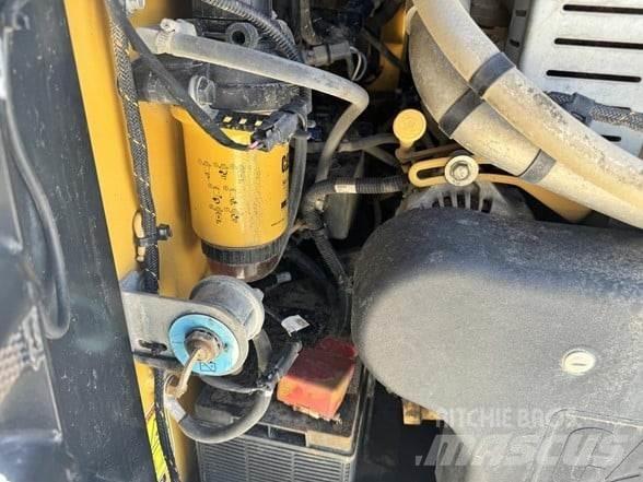 CAT 279D3 滑移轉向裝載機