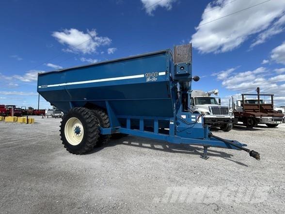 Kinze 1040 運糧車