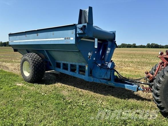 Kinze 840 運糧車
