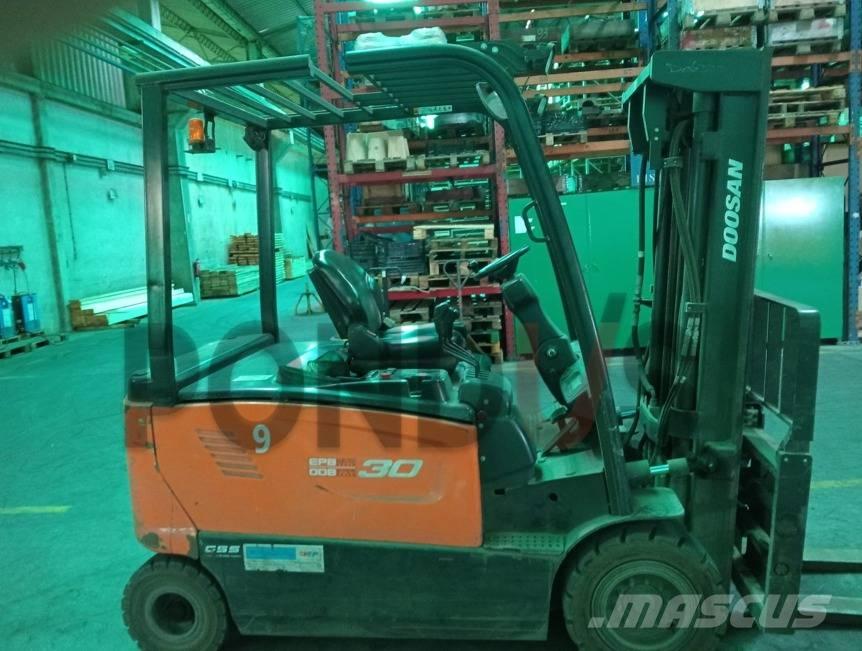Doosan B 30 X-7 電動堆高機