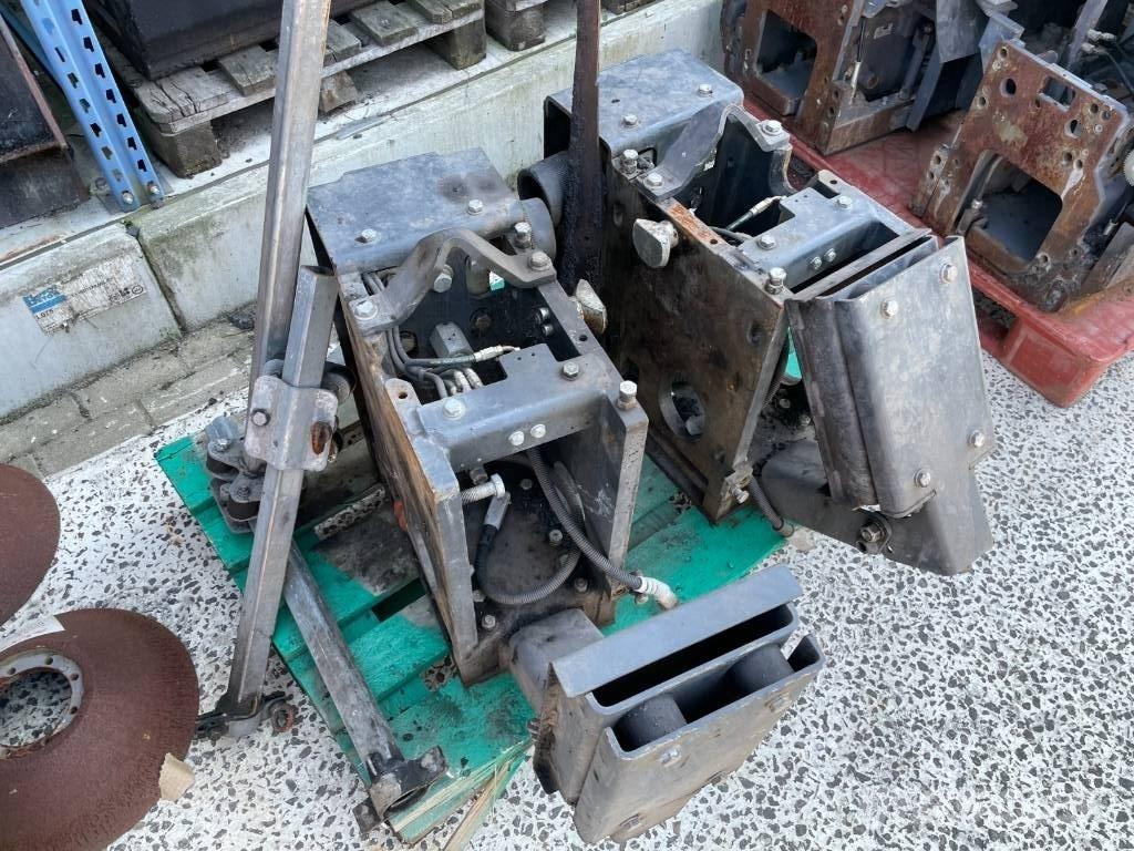 Bomag BF 700 C-2 瀝青攤舖機/鋪路機