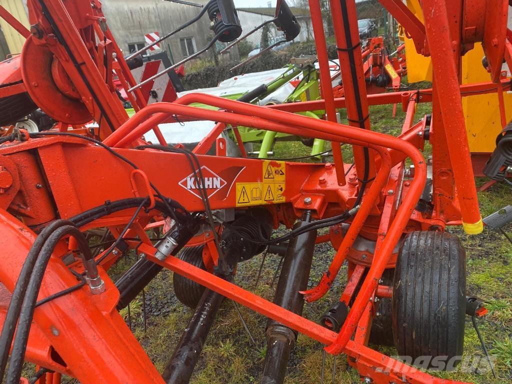Kuhn GF8702 耙與翻草機
