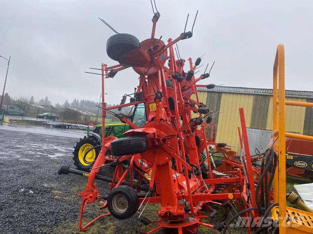 Kuhn GF8702 耙與翻草機