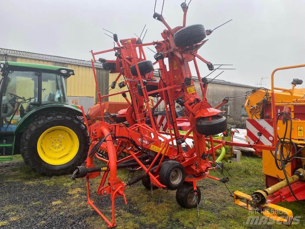 Kuhn GF8702 耙與翻草機