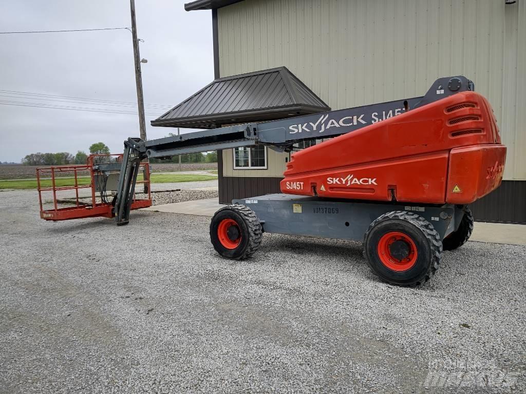SkyJack SJ 45 T 伸縮臂高空作業車