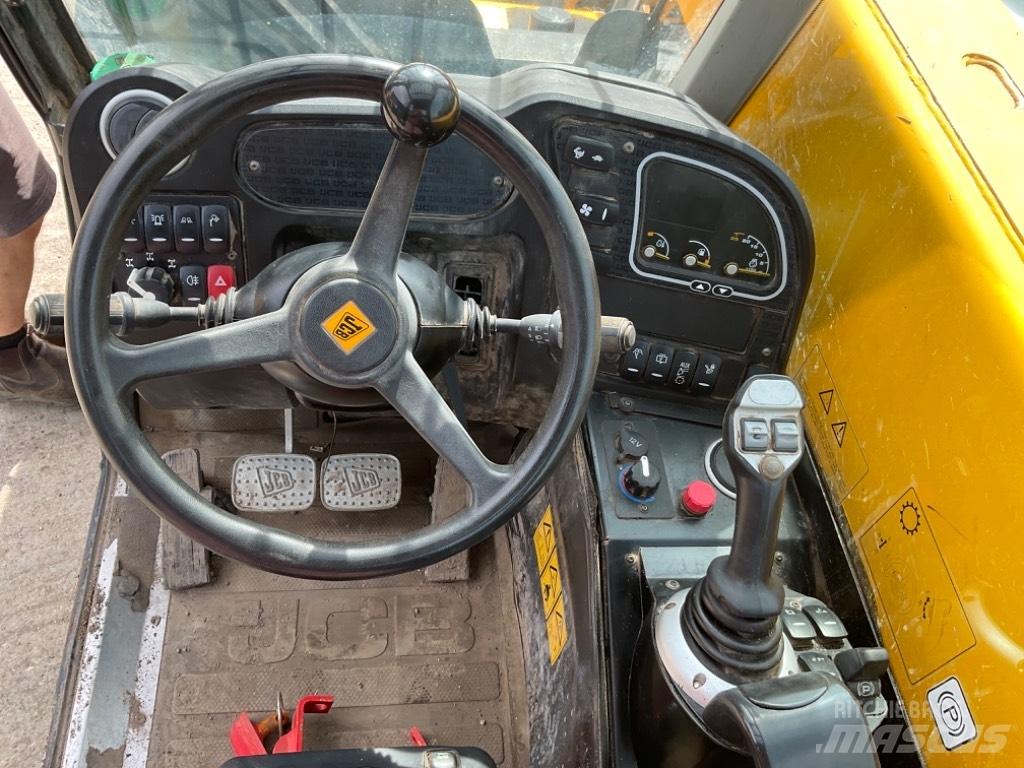 JCB 525-60 AGRI PLUS 農業用伸縮臂裝載機