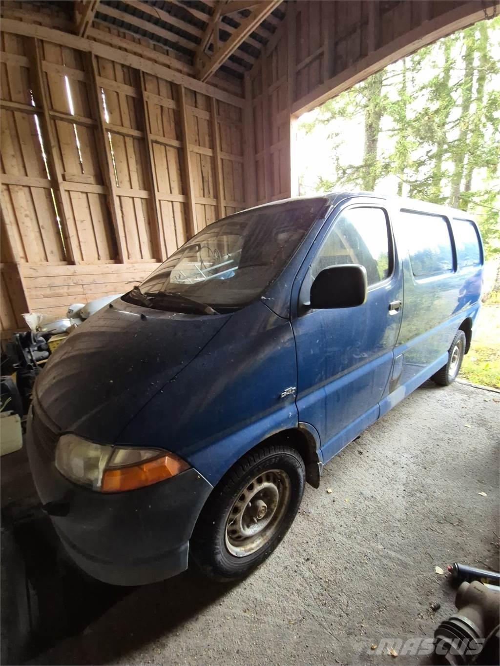 Toyota Hiace 廂式貨物運輸車