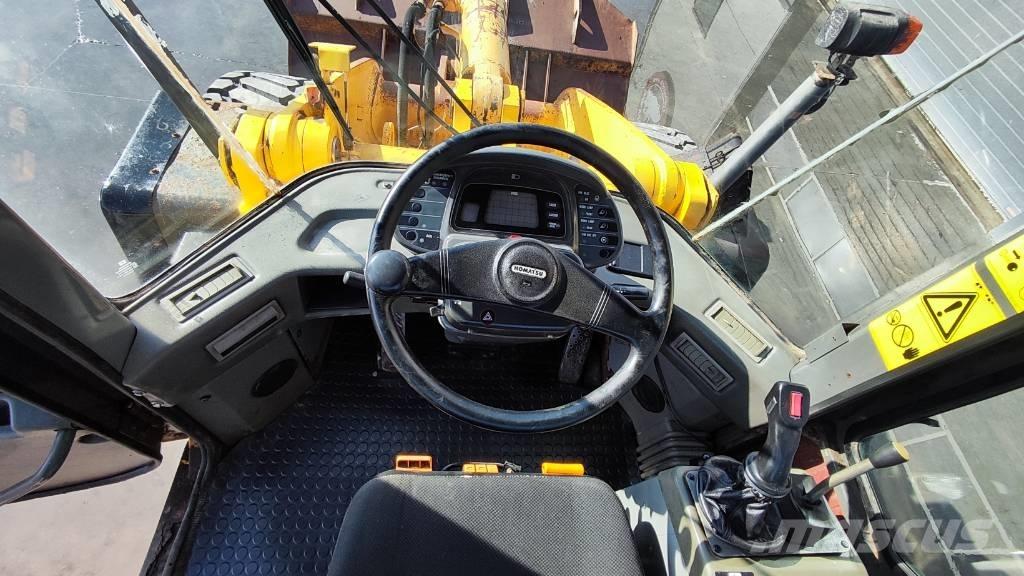 Komatsu WA 270-3 輪胎式裝載機