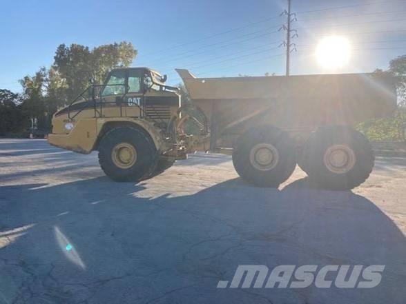 CAT 740 鉸接式起吊車