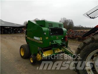 John Deere 575 圓型牧草打包機