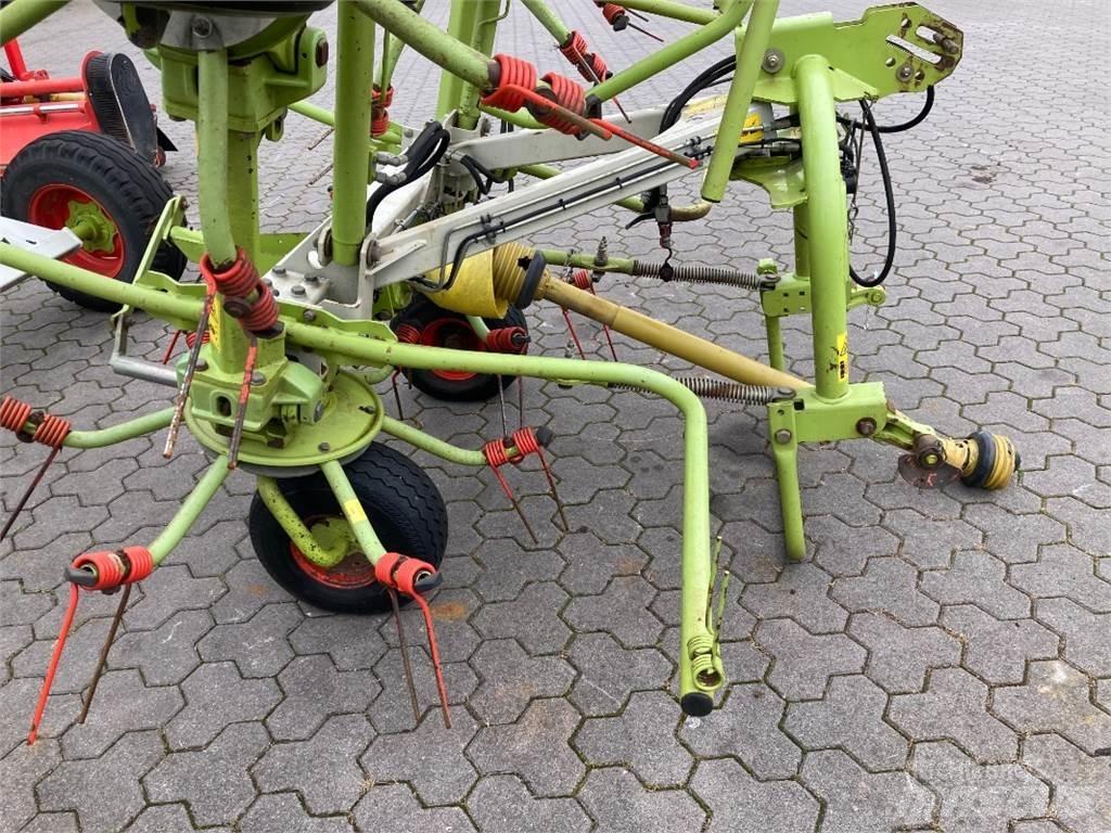 CLAAS Volto 870 耙與翻草機