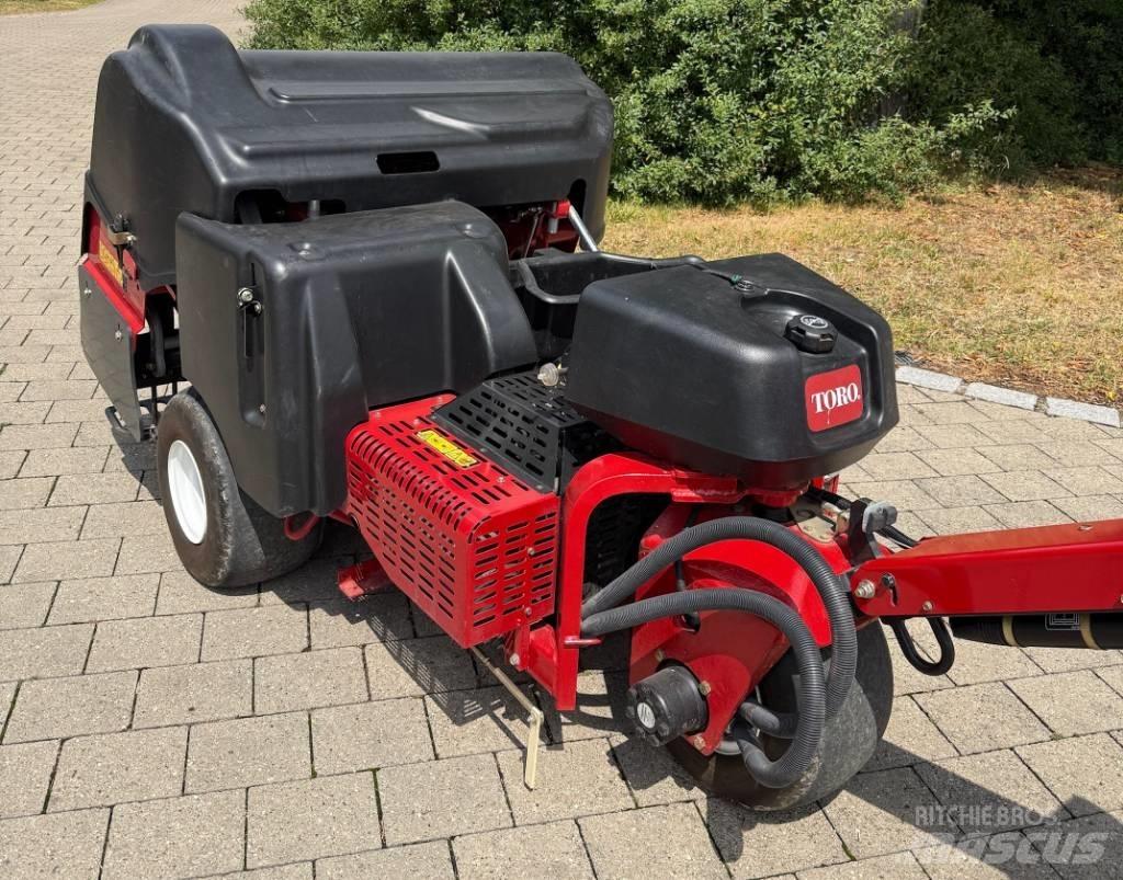 Toro ProCore 648S 通風機和垂直割草機