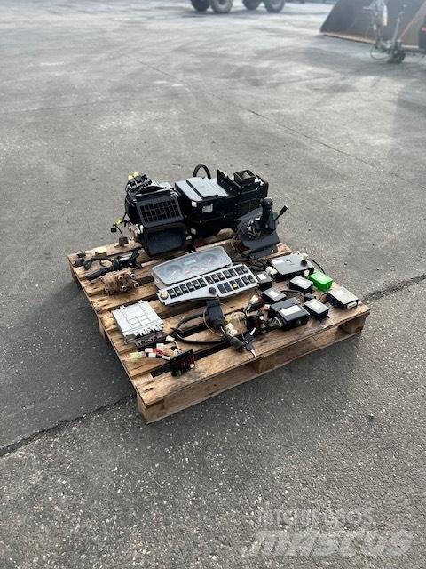 Doosan DL 400 電子設備