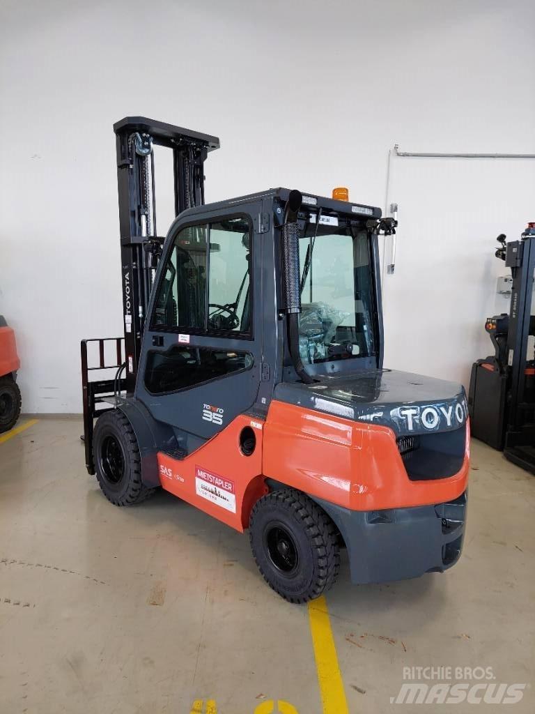 Toyota 52-8 FDJF 35 柴油卡車