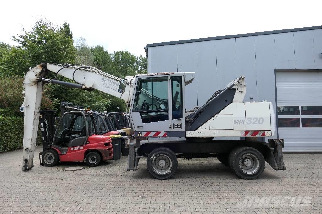 Fuchs MHL 320 廢棄物/工業用操作車