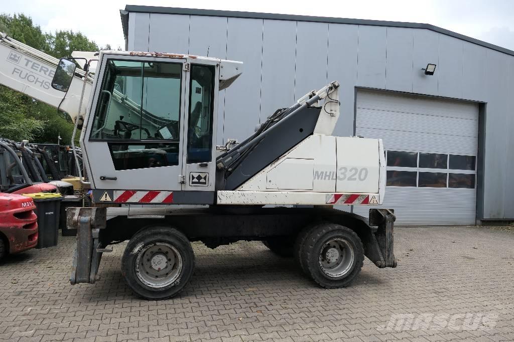 Fuchs MHL 320 廢棄物/工業用操作車