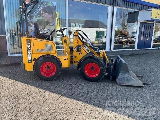 Knikmops KM 130 小型裝載機