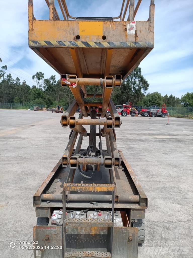 Haulotte Compact 10 剪式升降機