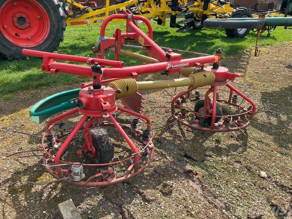 Kverneland 9360 耙與翻草機