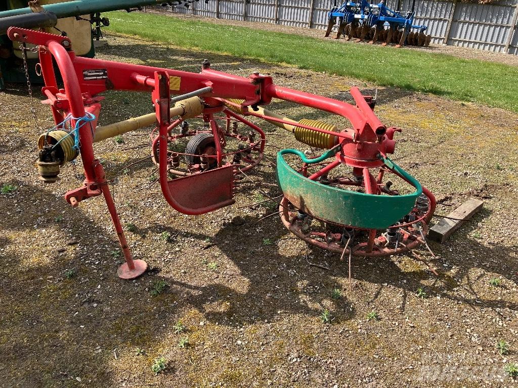 Kverneland 9360 耙與翻草機