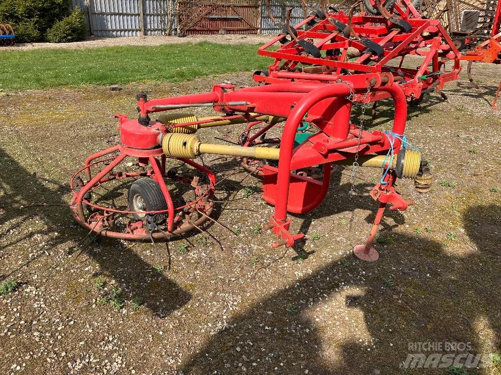 Kverneland 9360 耙與翻草機