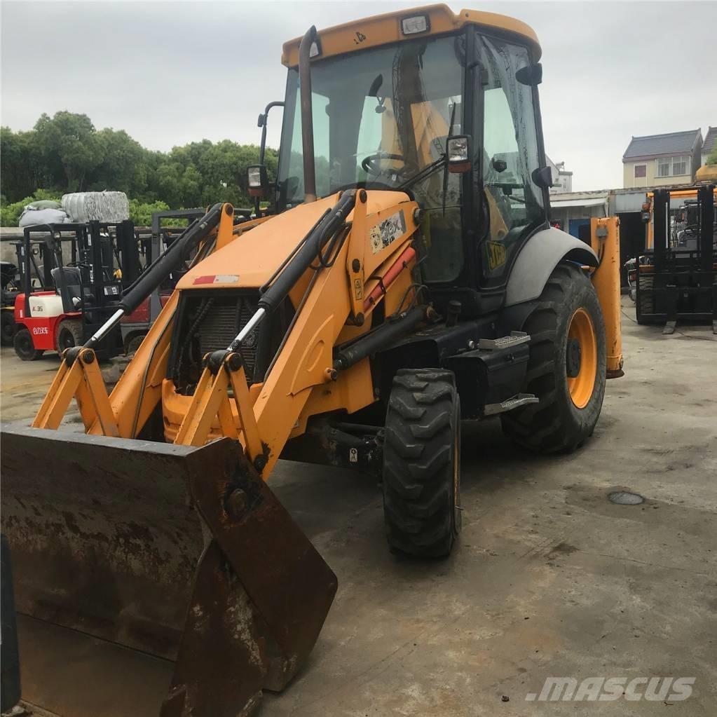 JCB 3CX 反鏟裝載機