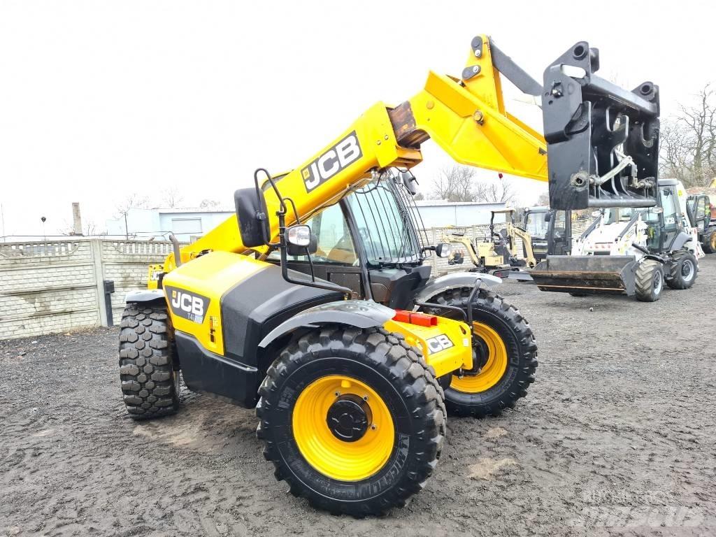 JCB 531-70 伸縮臂操作車