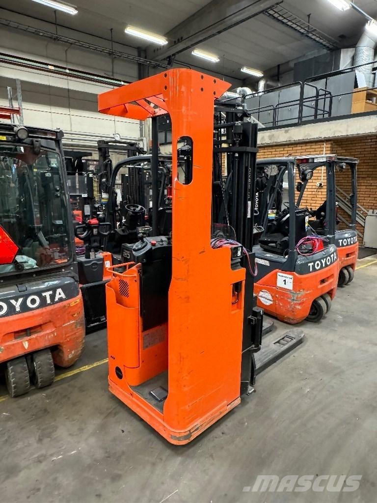 Toyota SSE135L 自走式堆積機