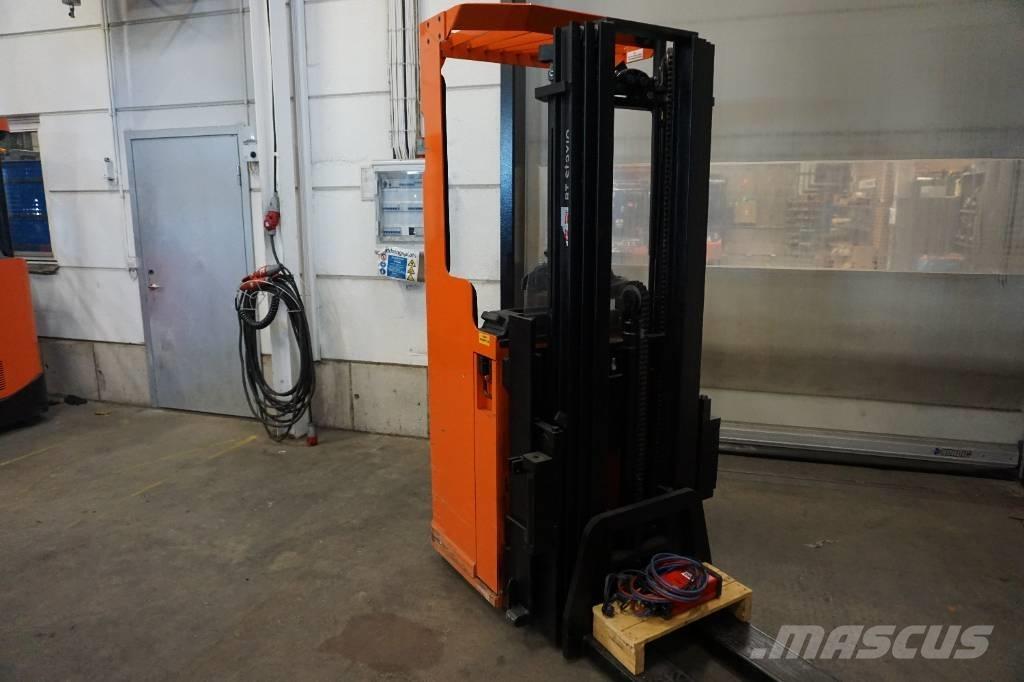 Toyota SSE135L 自走式堆積機