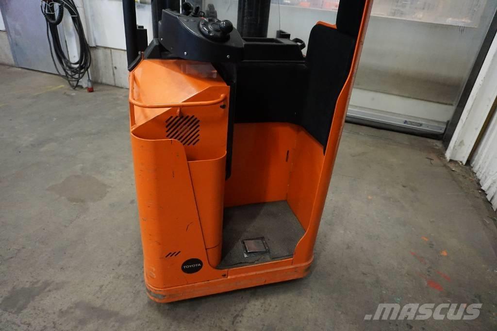 Toyota SSE135L 自走式堆積機