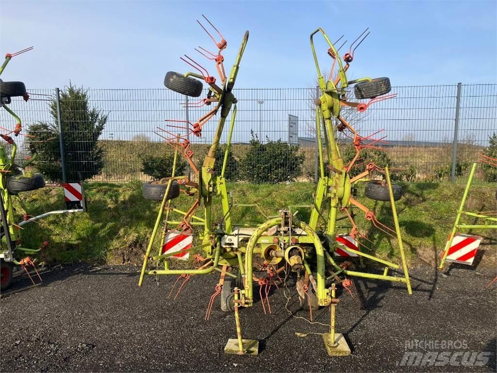 CLAAS Volto 640 HR 耙與翻草機