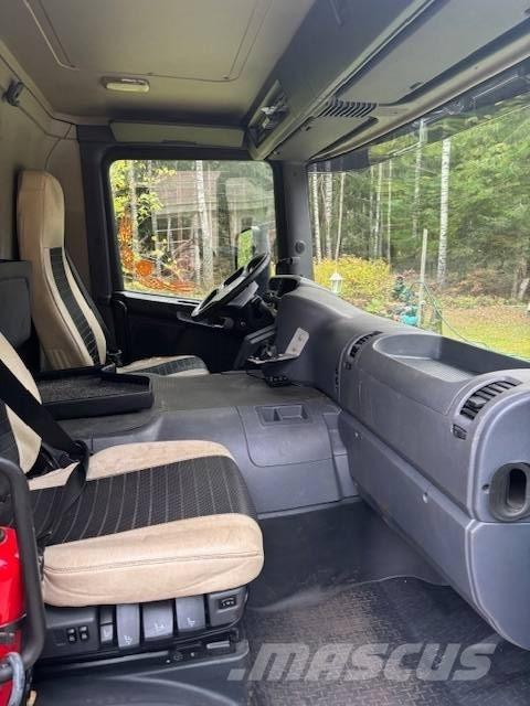 Scania P 230 貨箱式卡車