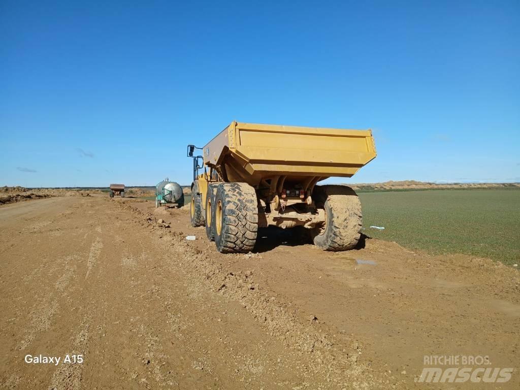 CAT 745 鉸接式起吊車