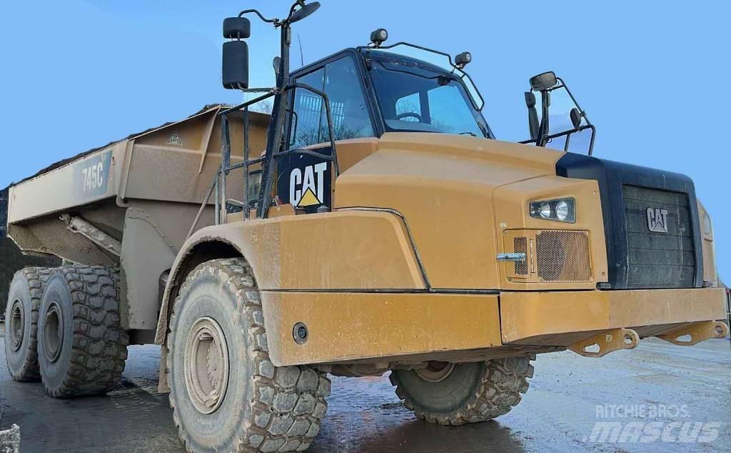 CAT 745 C 鉸接式起吊車