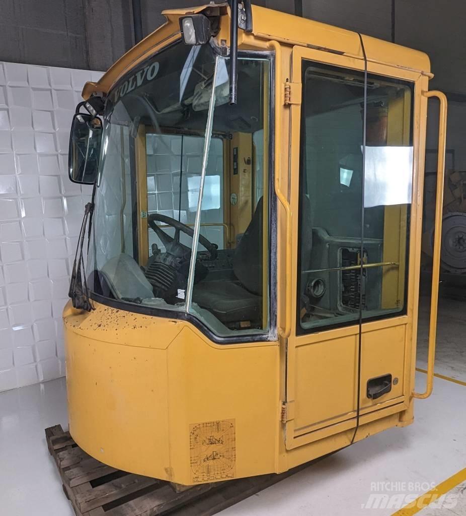 Volvo L 180 E Cab 駕駛室與內部