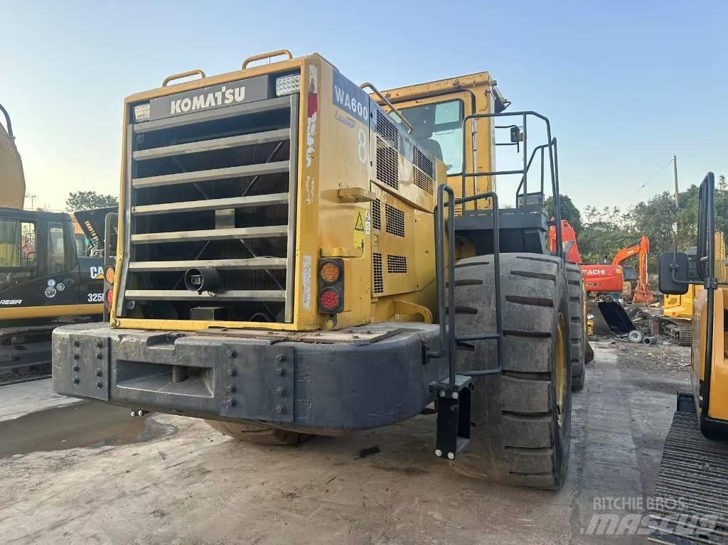 Komatsu WA 600 輪胎式裝載機