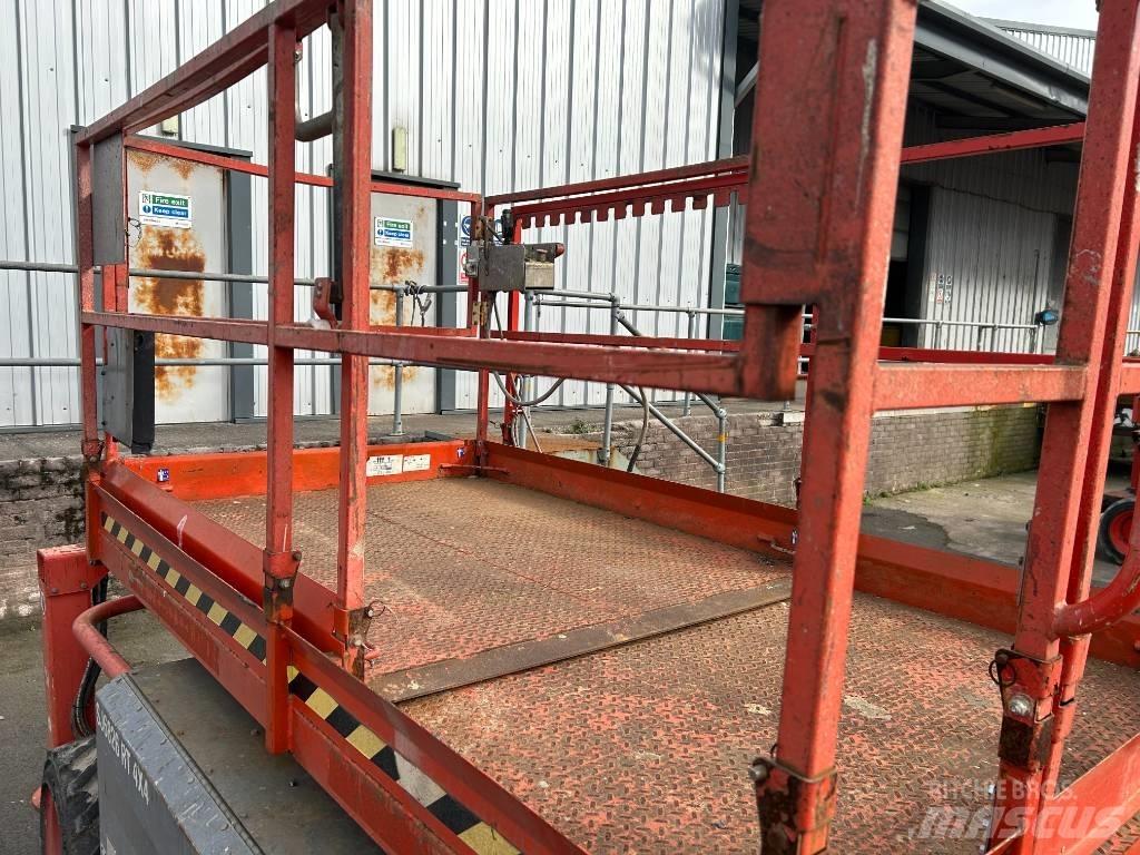 SkyJack SJ 6826 RT 剪式升降機