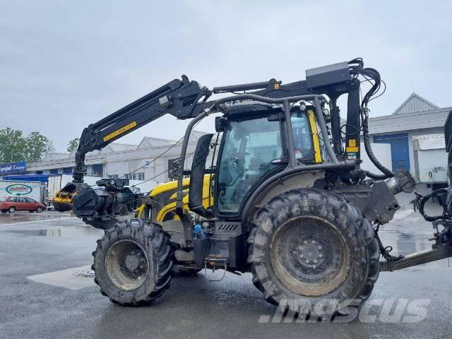 Valtra N153 林業用曳引機