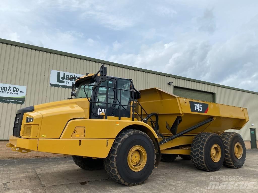 CAT 745 C 鉸接式起吊車