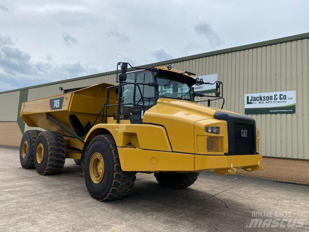 CAT 745 C 鉸接式起吊車