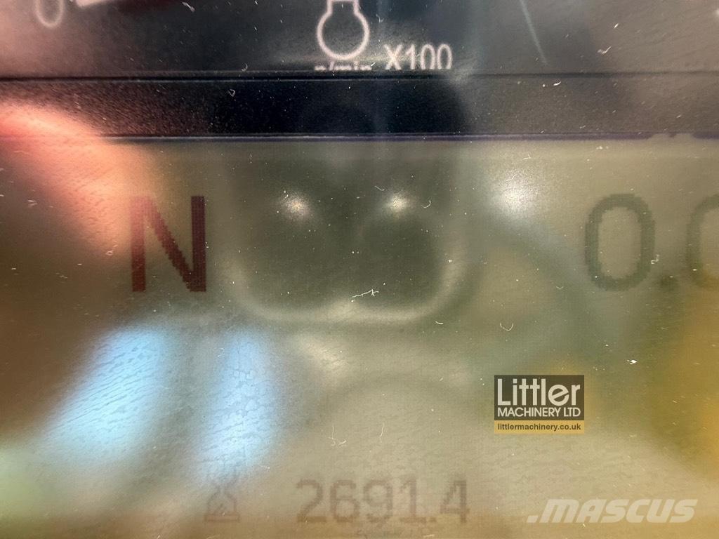 CAT 775 G 鉸接式起吊車