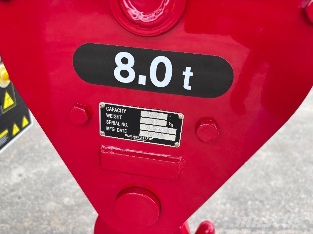 Unic URW 806 越野起重機
