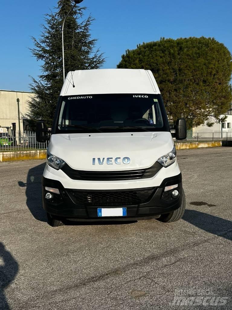Iveco Daily 35 S16 廂式貨物運輸車