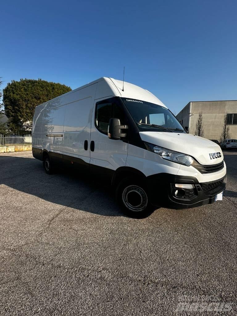 Iveco Daily 35 S16 廂式貨物運輸車