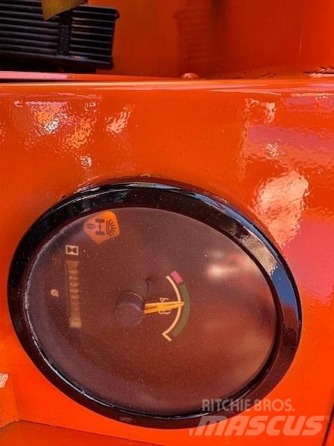 JLG 1055 伸縮臂操作車