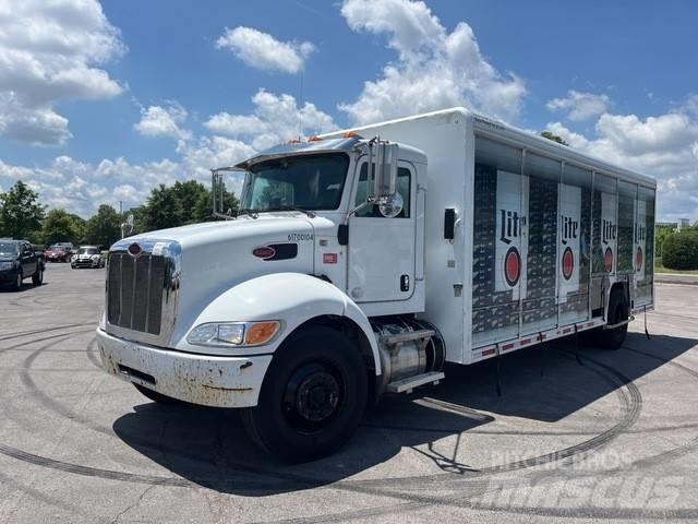 Peterbilt 337 飲料運輸卡車