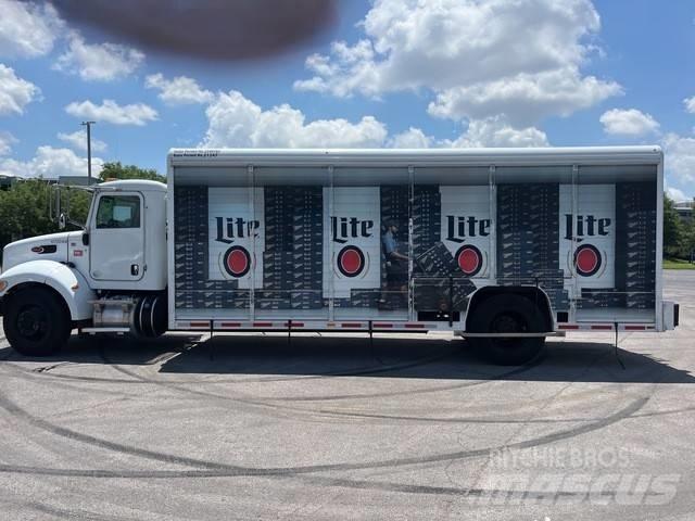 Peterbilt 337 飲料運輸卡車