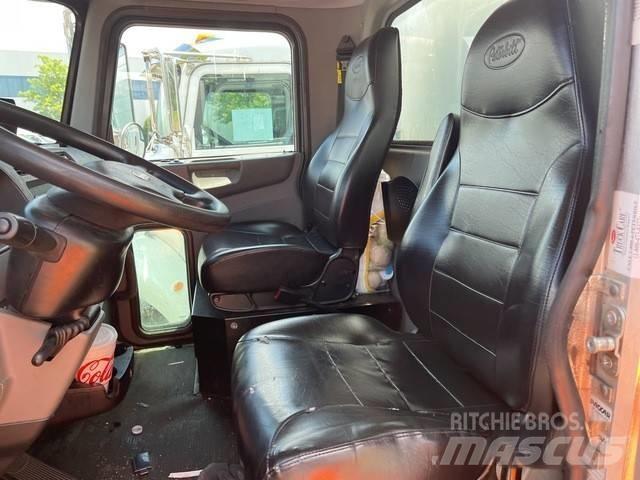 Peterbilt 337 飲料運輸卡車