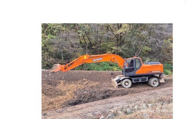 Doosan DX210WA 旋轉式挖土機/掘鑿機/挖掘機